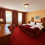Hotel Schwarzenbek ホテル *